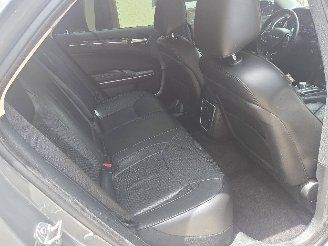 Used 2019 Chrysler 300 Limited RWD image 18