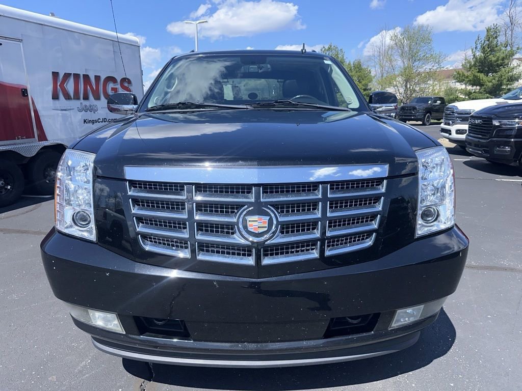 Used 2013 Cadillac Escalade EXT Luxury image 2
