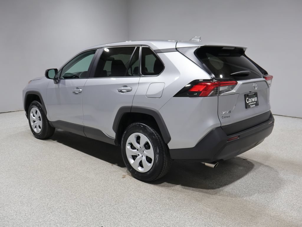 Used 2024 Toyota RAV4 LE AWD/4WD image 4