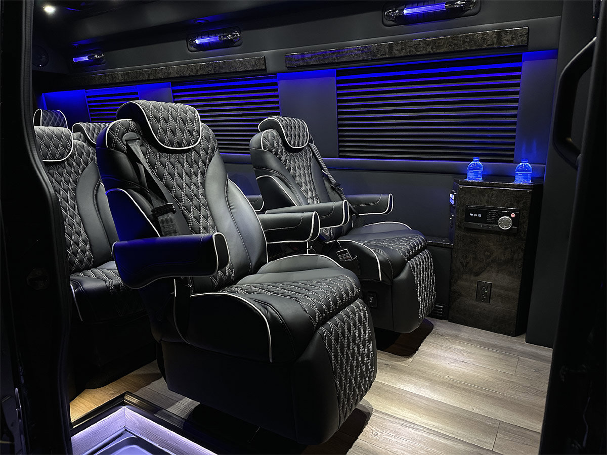 Used 2024 Mercedes-Benz Sprinter 3500 image 4