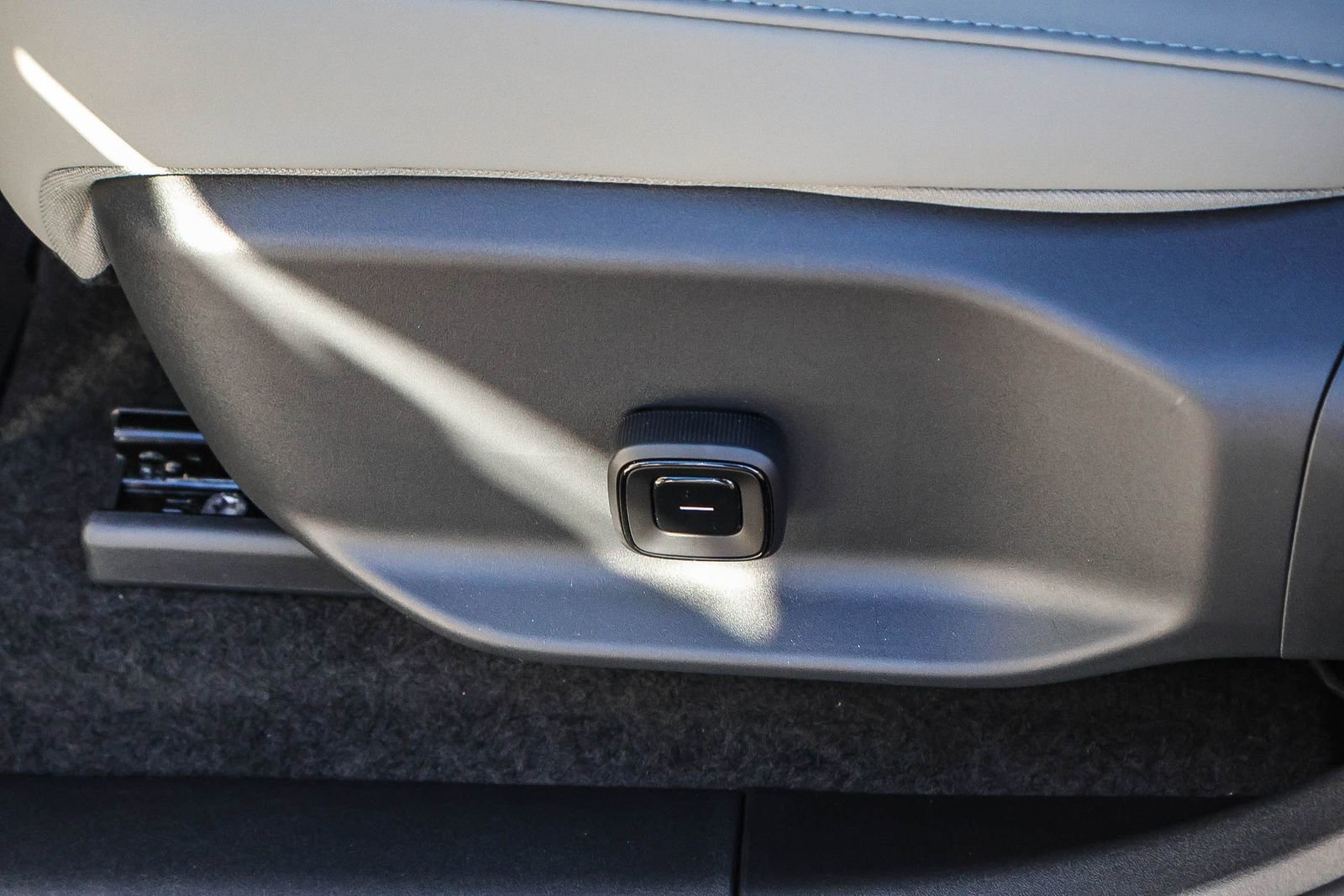 New 2025 Volvo EX30 Plus w/ Protection Package Premier image 22