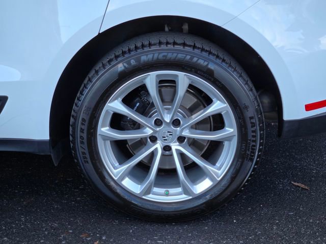 Used 2025 Porsche Macan image 11