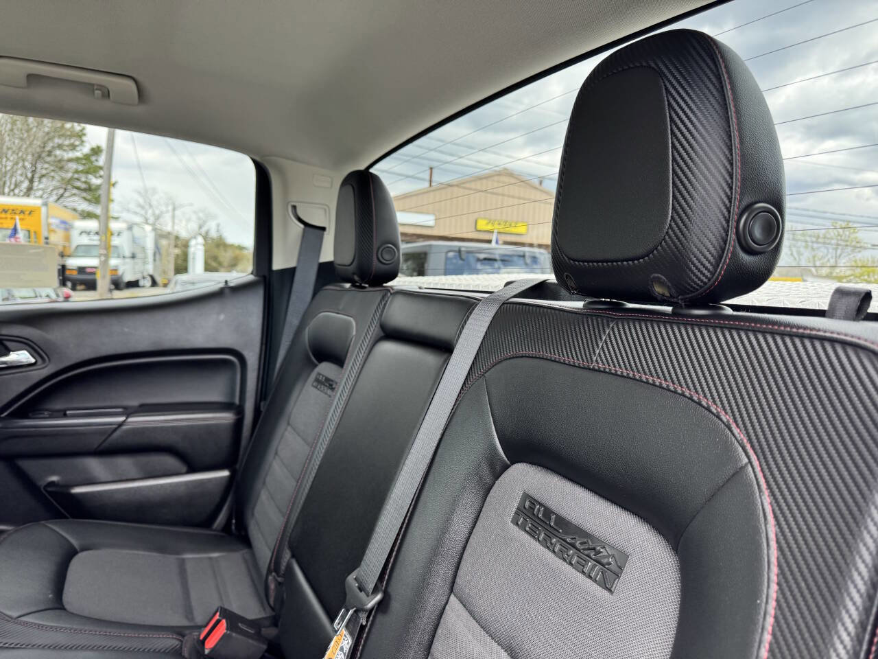 Used 2015 GMC Canyon SLE w/ All-Terrain Package AWD/4WD image 29