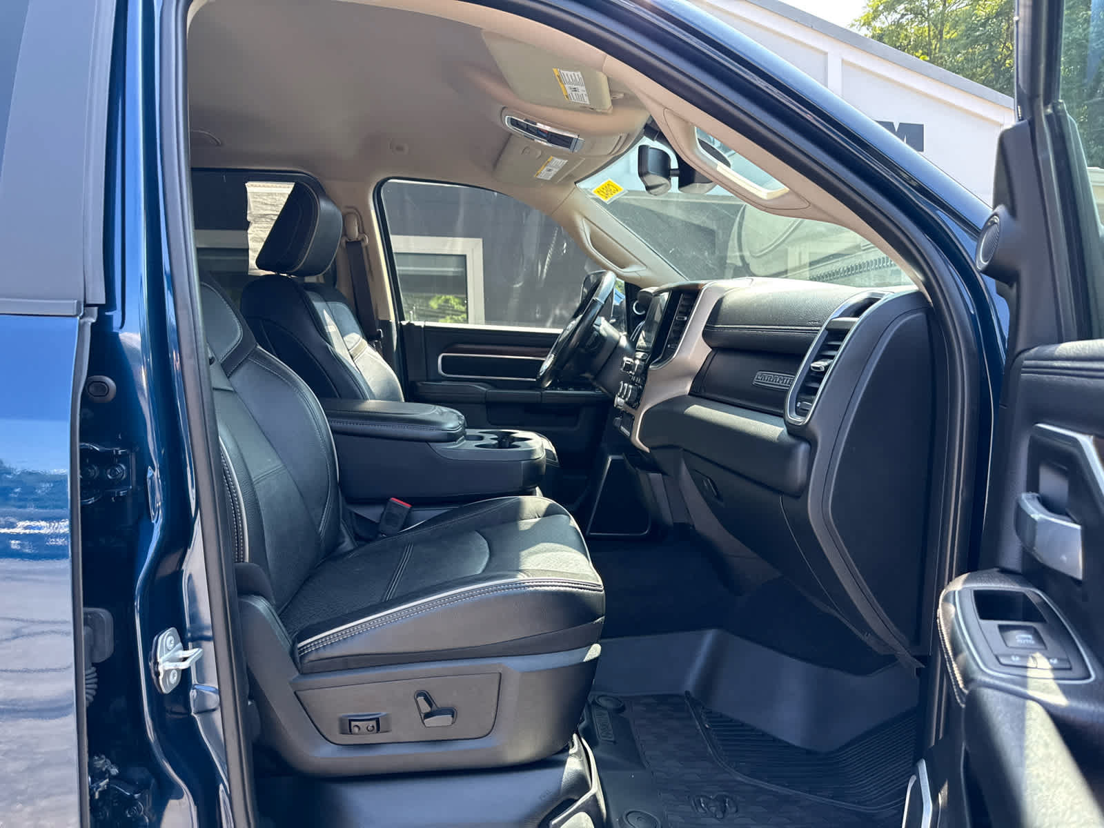 Used 2022 RAM 2500 Laramie AWD/4WD image 17