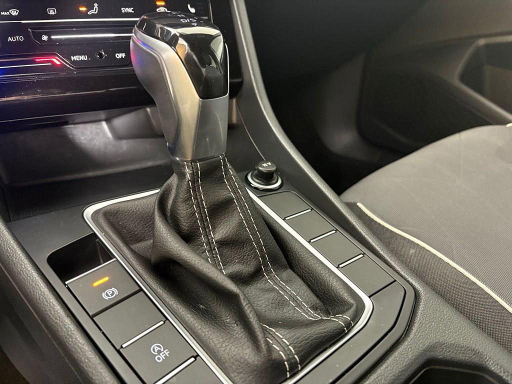 Used 2025 Volkswagen Jetta Sport FWD image 31