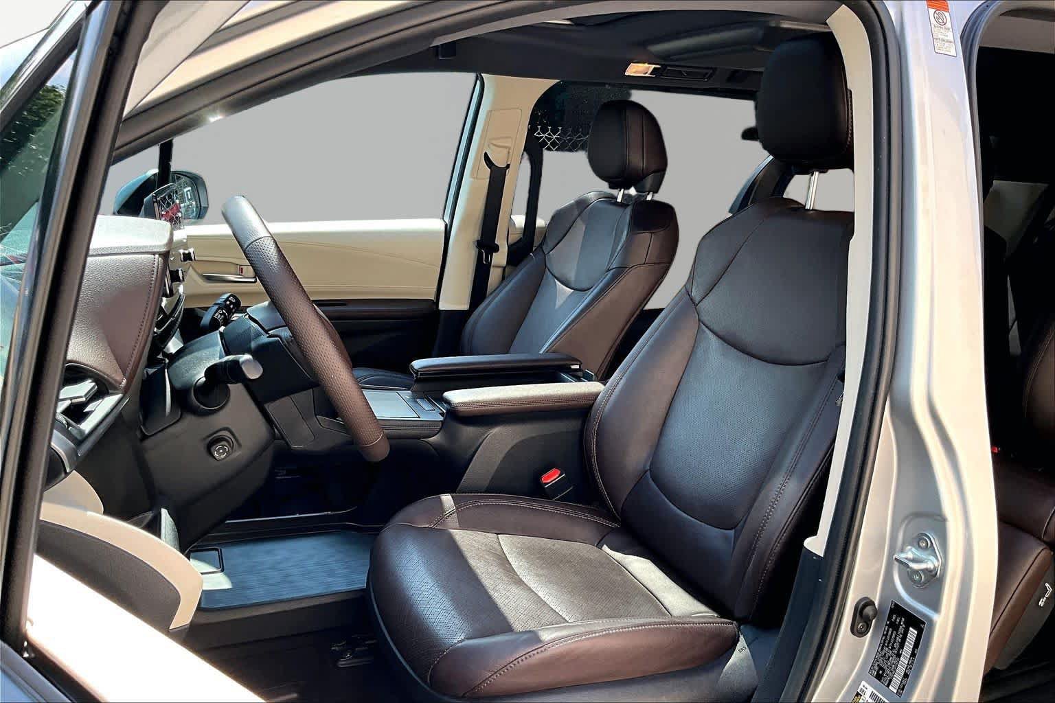 Certified 2023 Toyota Sienna Platinum FWD image 8