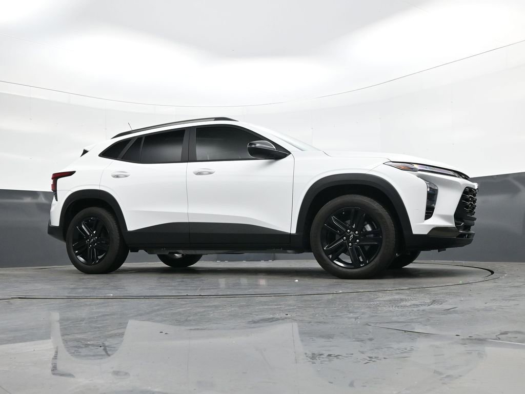 Used 2025 Chevrolet Trax ACTIV w/ Sunroof Package image 32