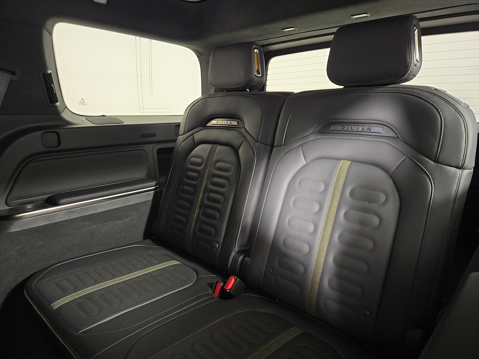 Used 2025 Rivian R1S Adventure AWD/4WD image 22