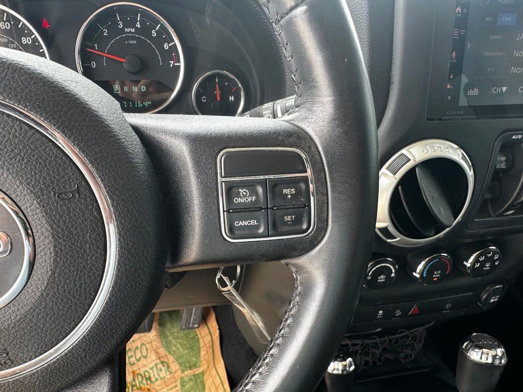 Used 2018 Jeep Wrangler Unlimited Rubicon w/ Connectivity Group AWD/4WD image 14