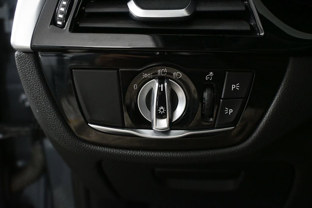 Used 2022 BMW 540i w/ Premium Package image 9