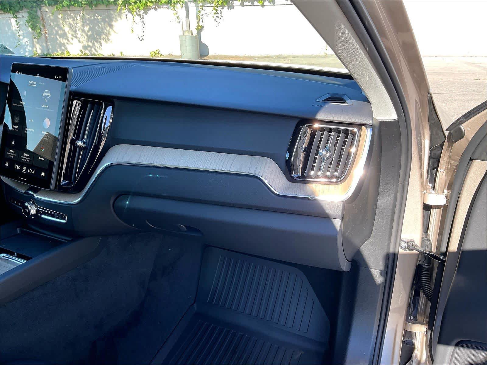New 2027 Volvo XC60 B5 Plus AWD/4WD image 28