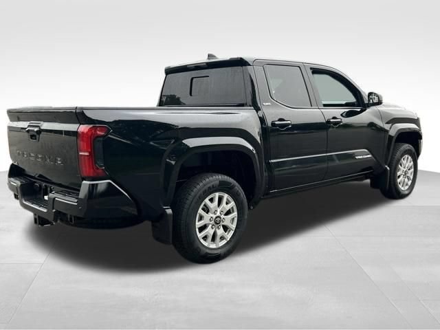 Certified 2025 Toyota Tacoma SR5 AWD/4WD image 5