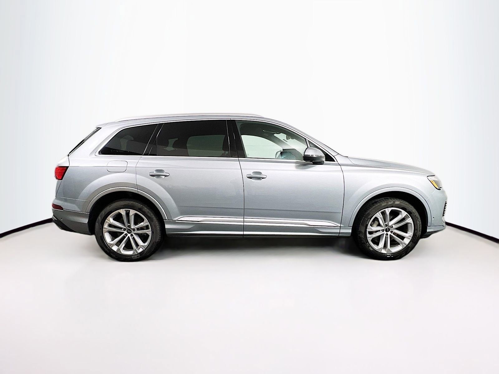 Used 2025 Audi Q7 3.0T Premium Plus image 8