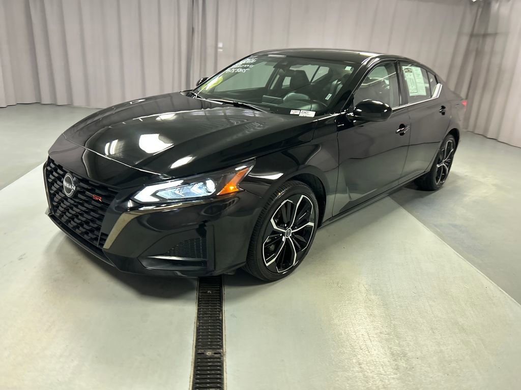Used 2025 Nissan Altima 2.5 SR AWD/4WD image 3