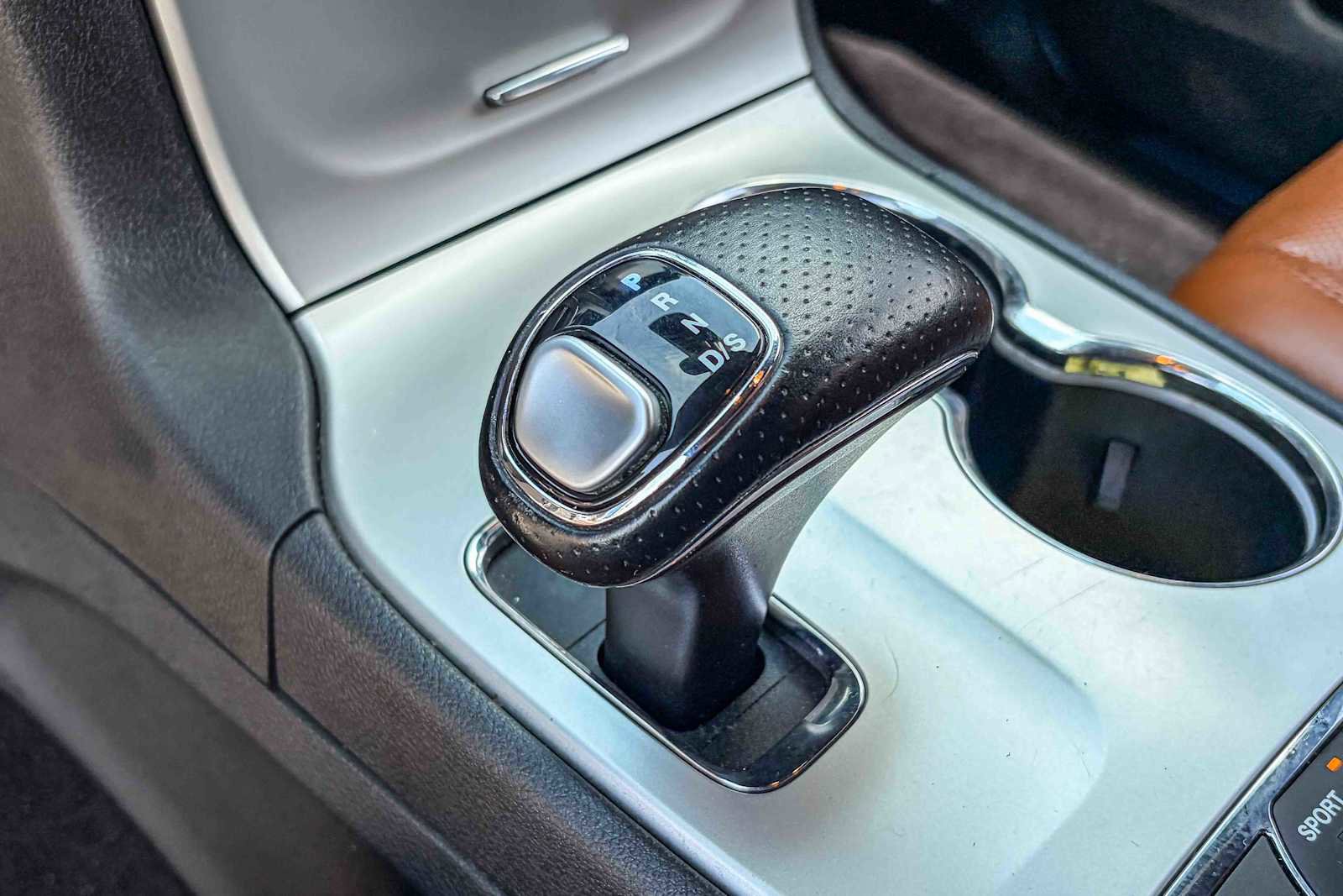 Used 2015 Jeep Grand Cherokee SRT AWD/4WD image 18