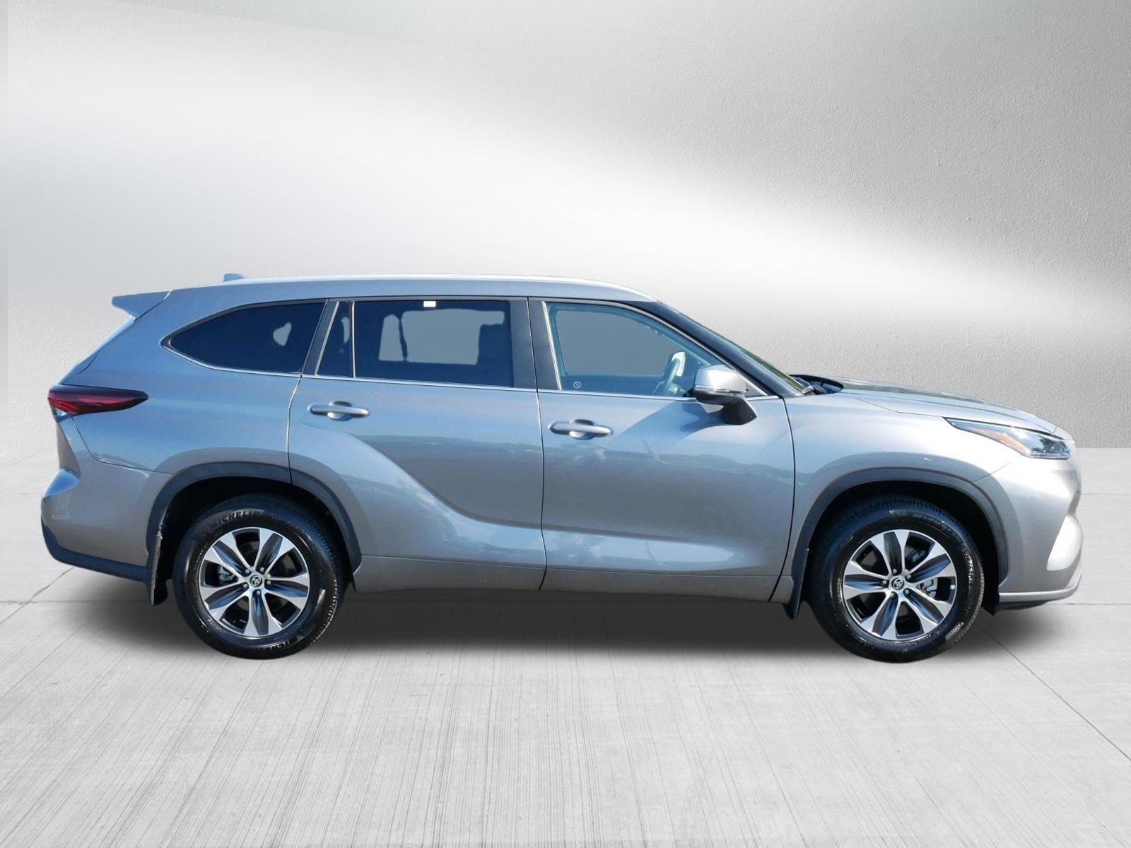 Certified 2026 Toyota Highlander XLE AWD/4WD image 8