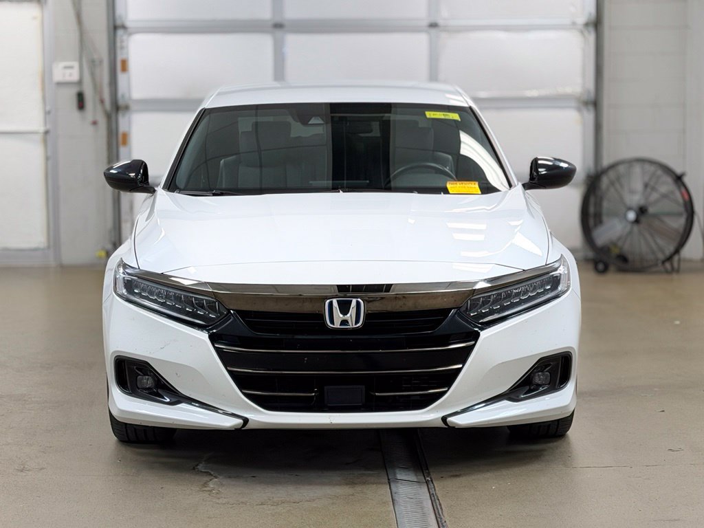 Used 2022 Honda Accord Sport image 2