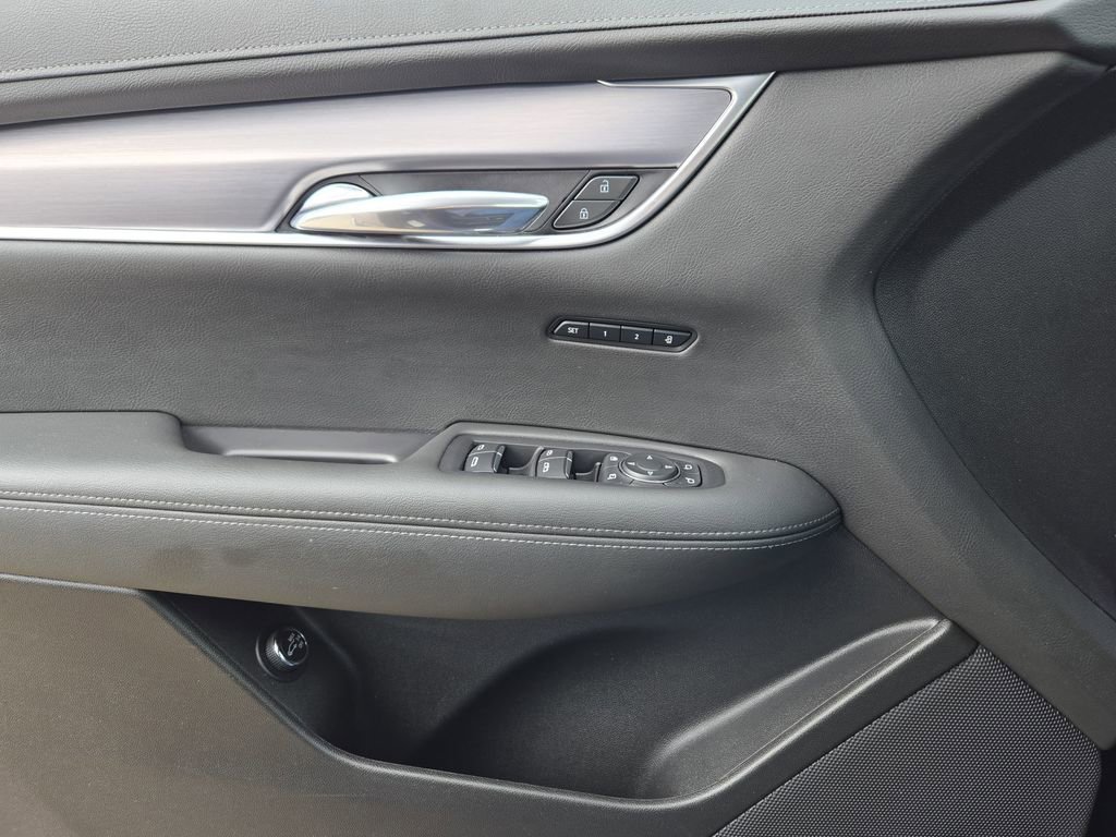 Used 2024 Cadillac XT6 Luxury w/ LPO, Floor Liner Package AWD/4WD image 18