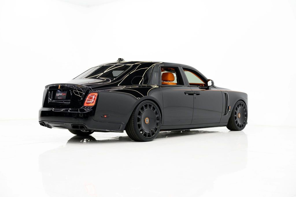 Used 2024 Rolls-Royce Phantom Sedan w/ The Phantom Package RWD image 31
