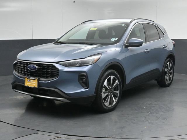 Certified 2025 Ford Escape Platinum AWD/4WD image 3