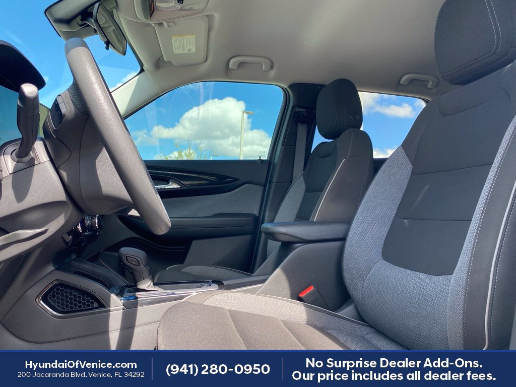 Used 2024 Chevrolet TrailBlazer LT w/ Driver Confidence Package FWD image 2