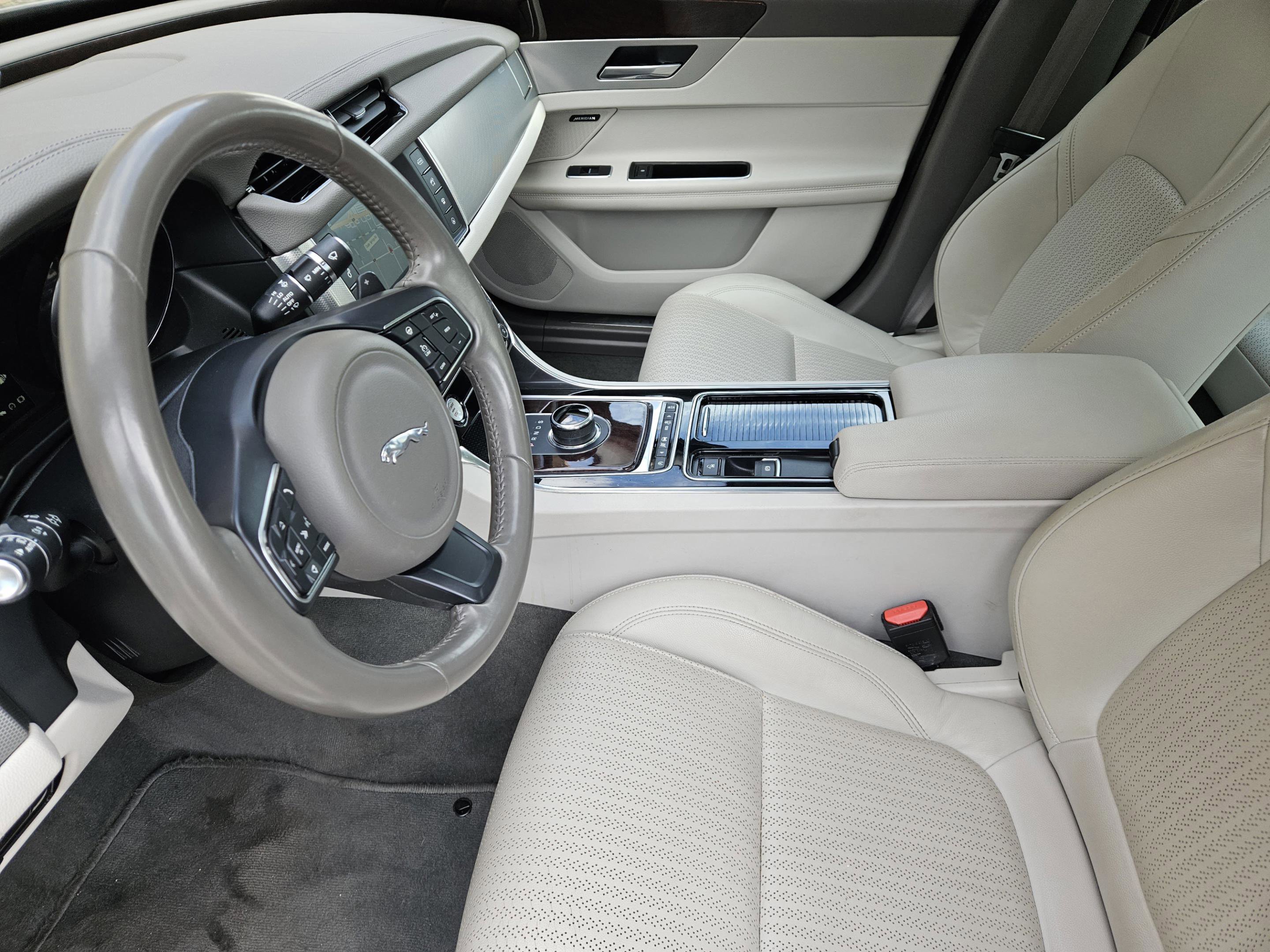 Used 2017 Jaguar XF Prestige image 15