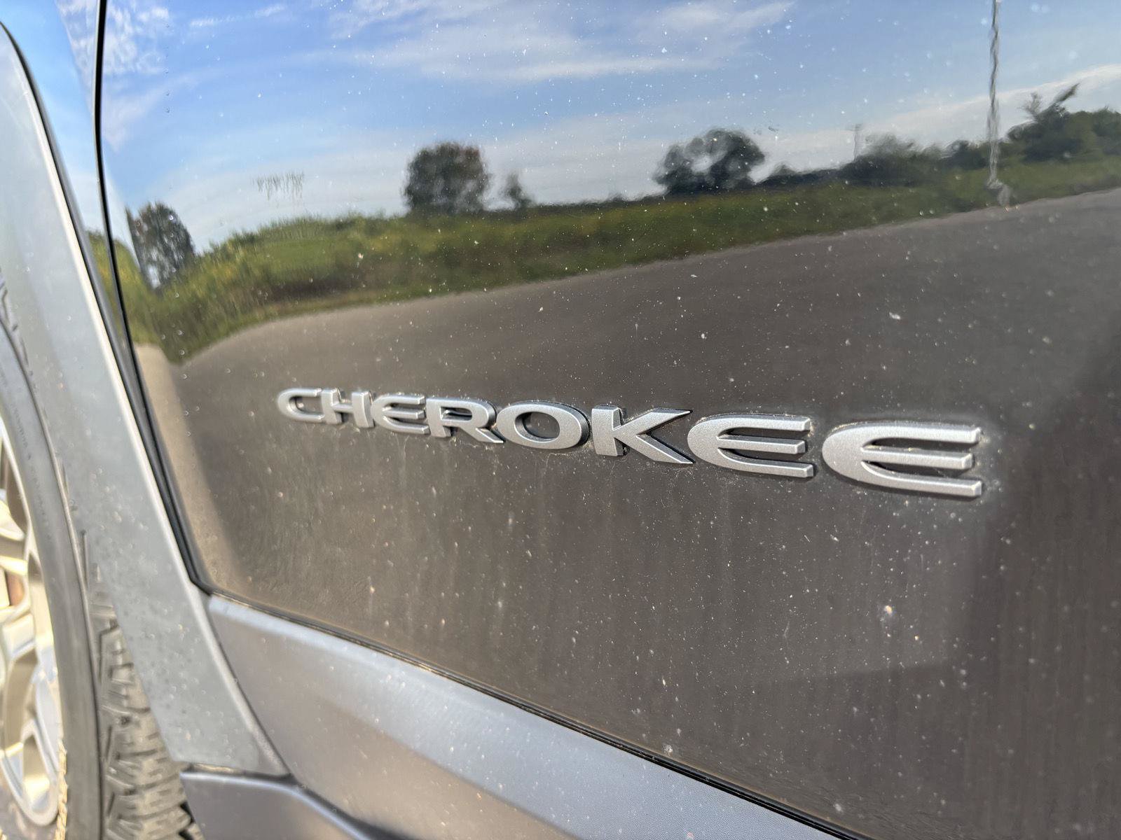 Used 2020 Jeep Cherokee Trailhawk w/ Cold Weather Group AWD/4WD image 10