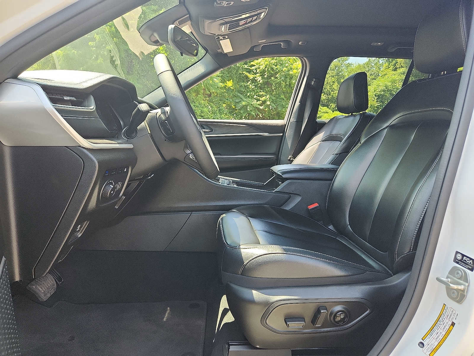 Used 2024 Jeep Grand Cherokee Limited 4xe image 13