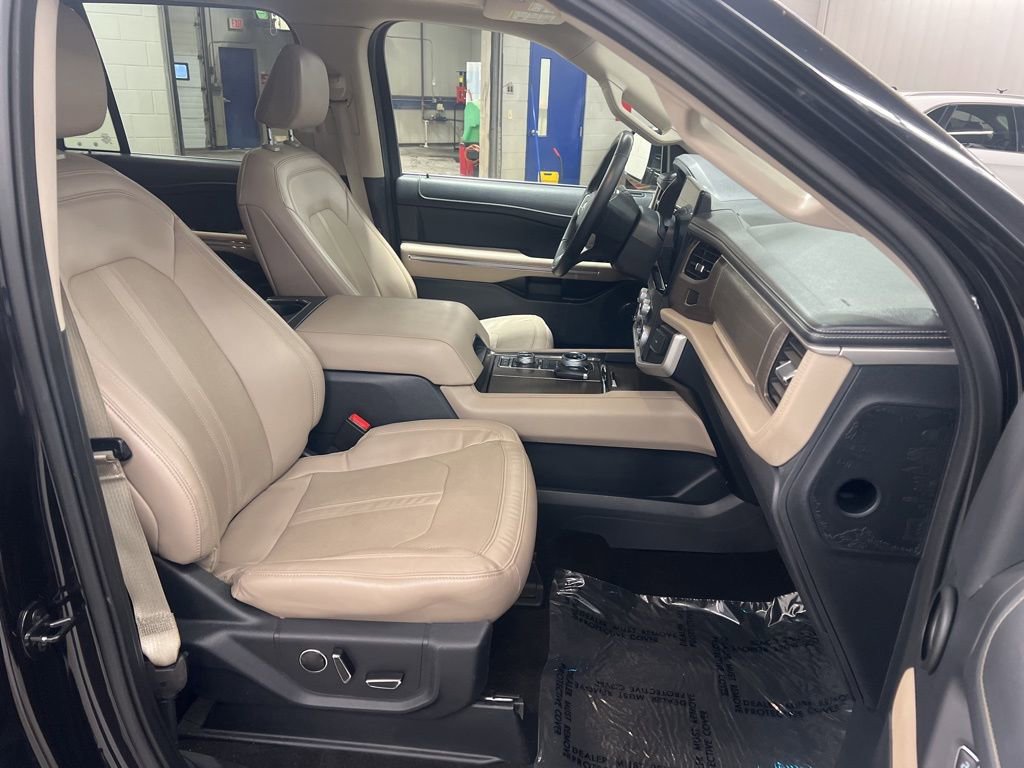 Used 2023 Ford Expedition Max Limited image 9