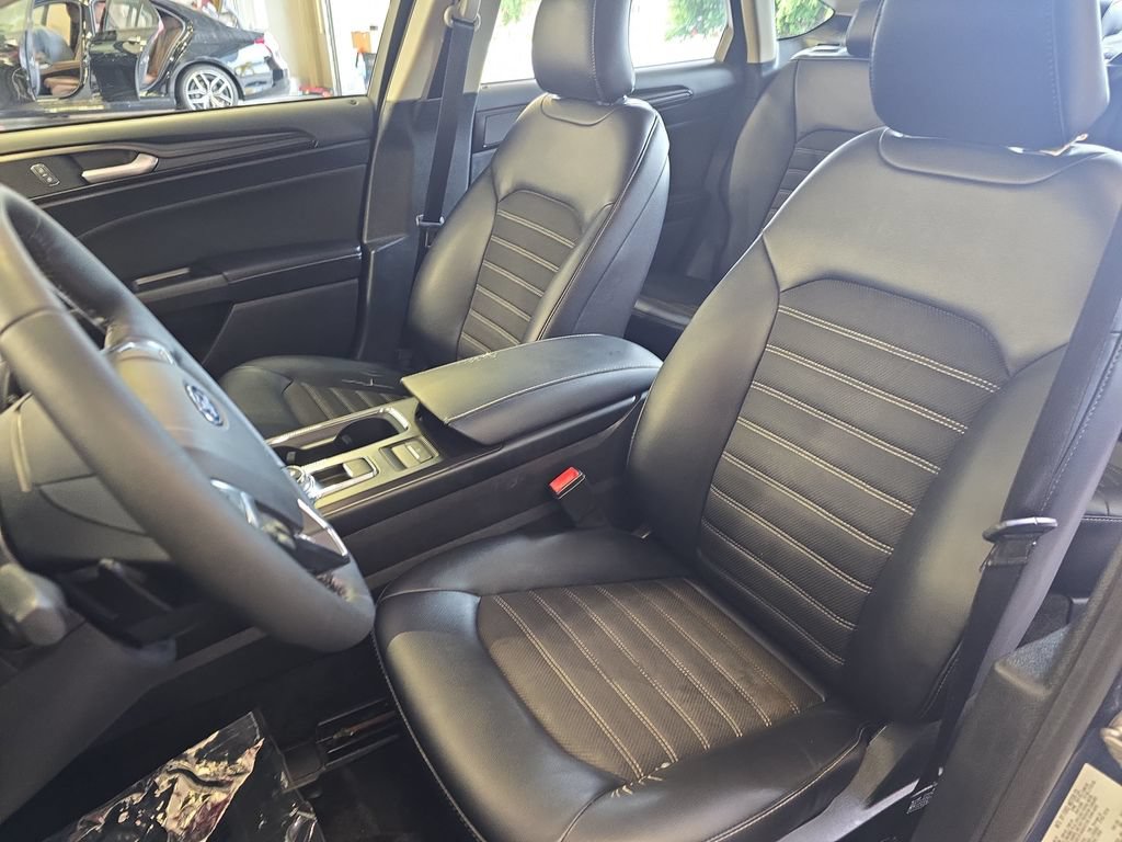 Used 2018 Ford Fusion SE w/ Equipment Group 201A FWD image 15
