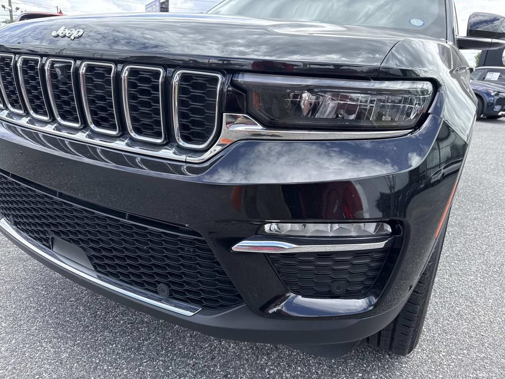 Used 2023 Jeep Grand Cherokee Limited w/ Luxury Tech Group II RWD image 10