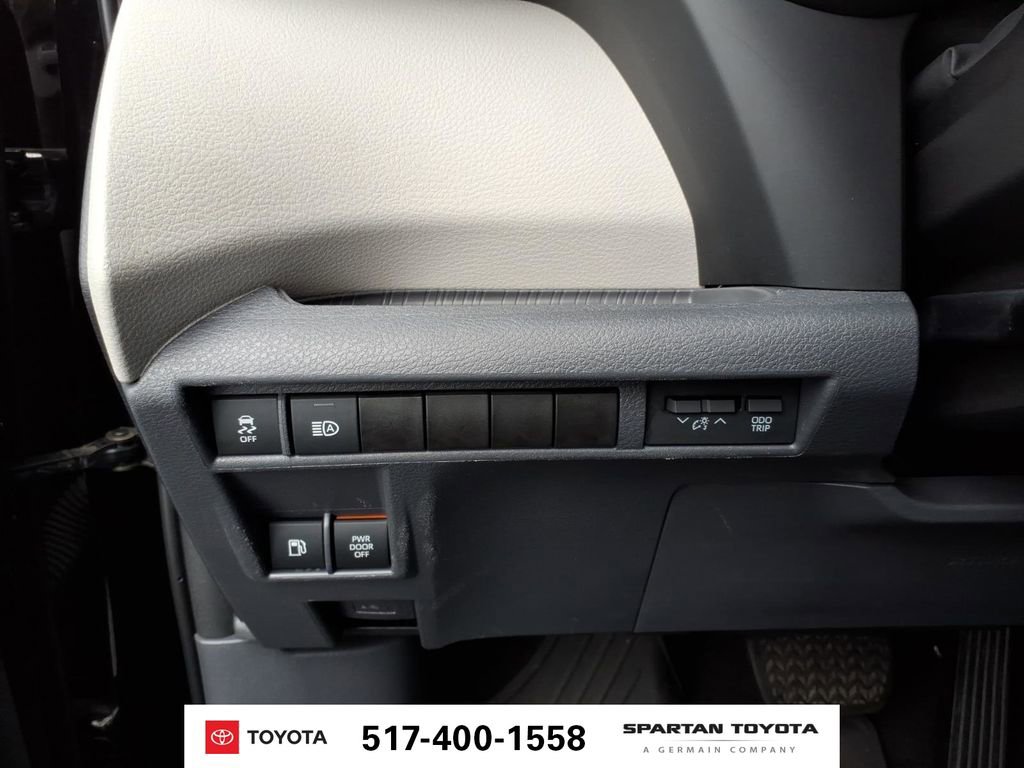 Used 2021 Toyota Sienna LE AWD/4WD image 18
