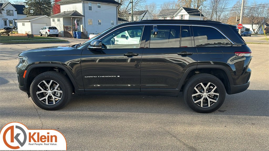 Used 2024 Jeep Grand Cherokee Limited w/ Trailer Tow Package image 4