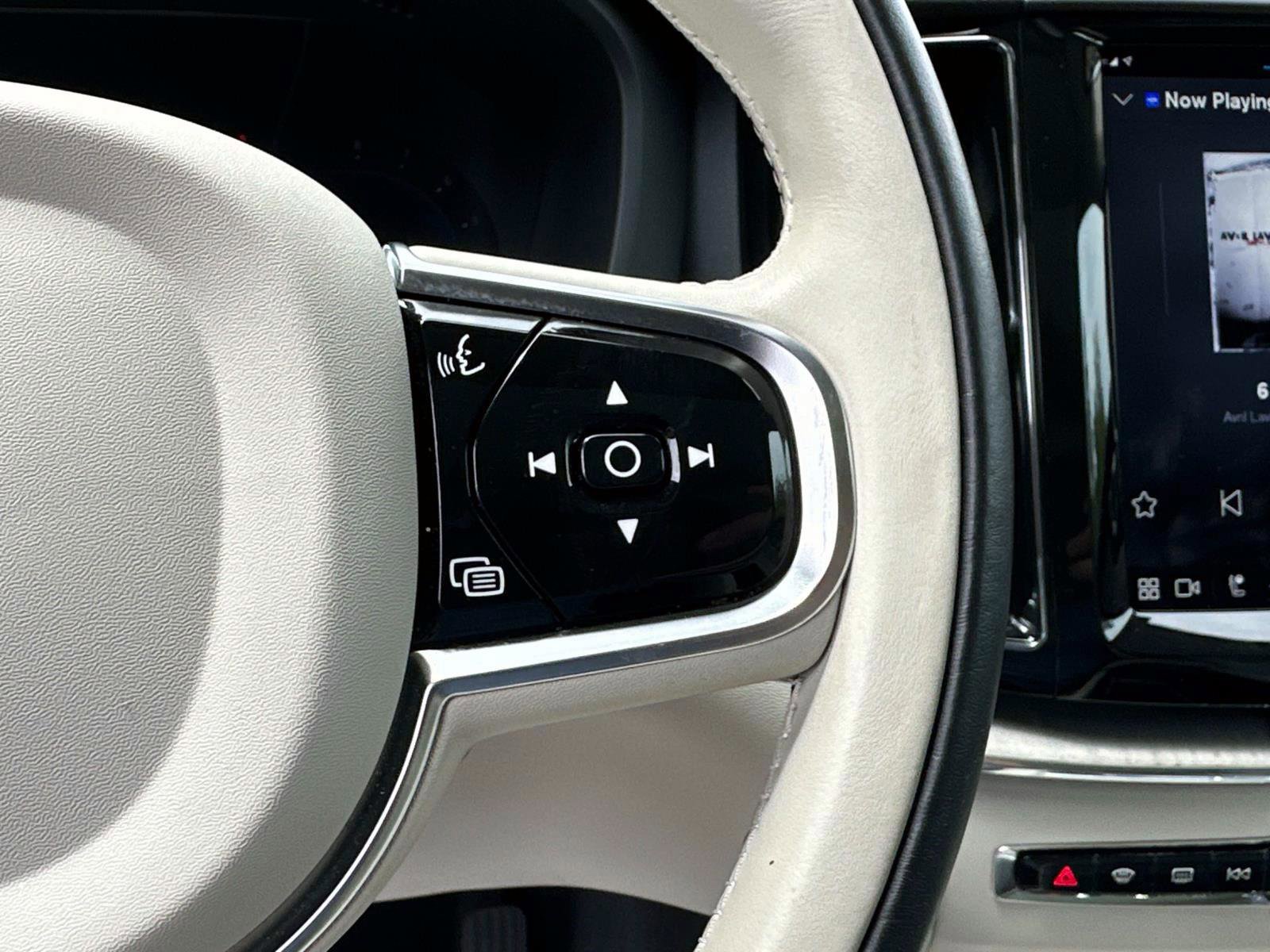 Certified 2024 Volvo XC60 B5 Plus image 27