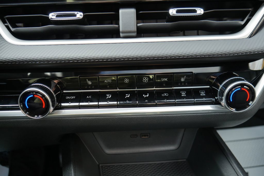 New 2026 Chevrolet Equinox LT w/ Convenience Package II image 17