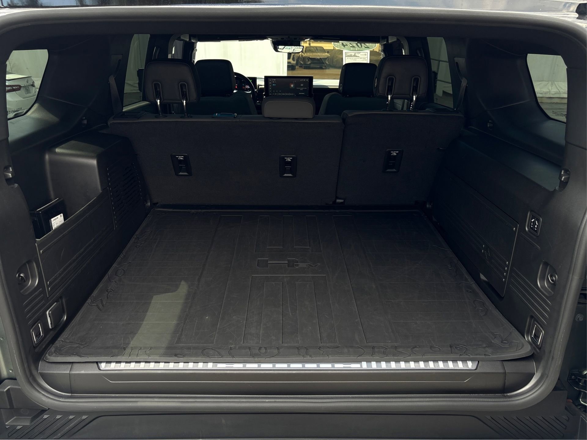 Used 2024 GMC Hummer EV 3X w/ LPO, Roof Cross Rail Package image 11