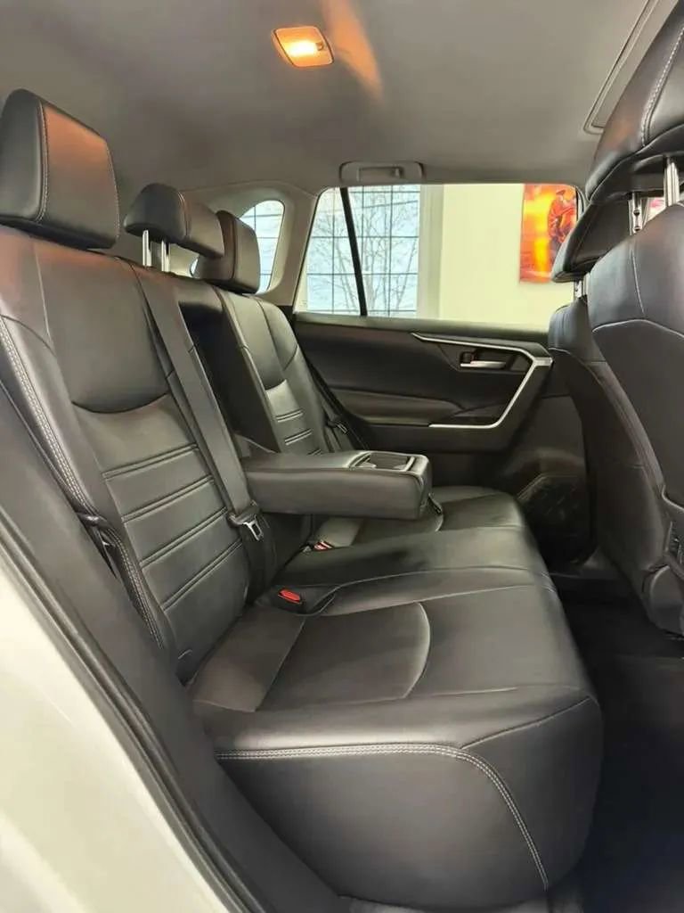Used 2019 Toyota RAV4 XLE Premium w/ Cold Weather Package AWD/4WD image 10