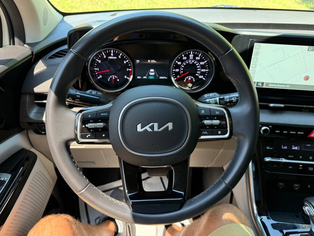 Used 2024 Kia Carnival EX FWD image 22