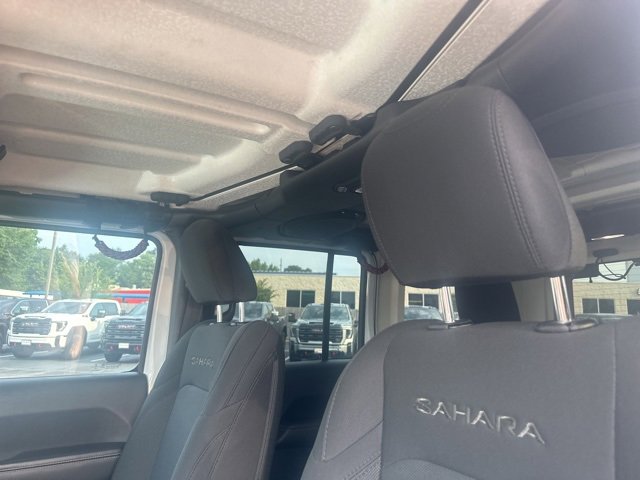 Used 2018 Jeep Wrangler Unlimited Sahara image 9