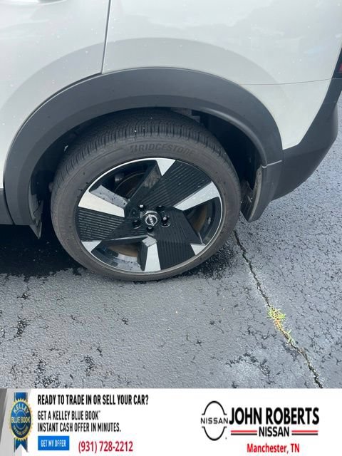 Certified 2025 Nissan Kicks SR FWD image 9