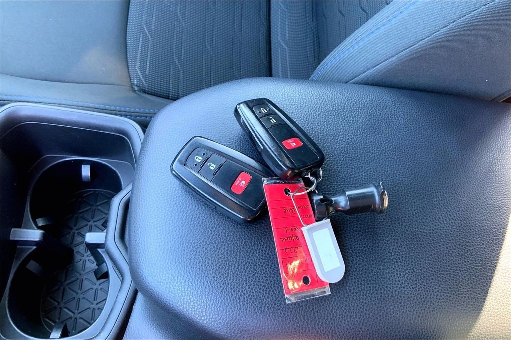 Used 2022 Toyota RAV4 SE image 34