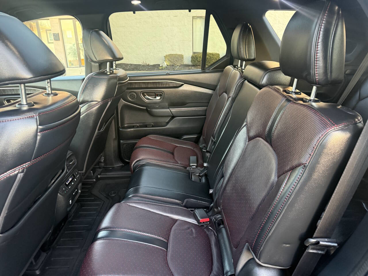 Used 2025 Honda Pilot Black Edition image 21