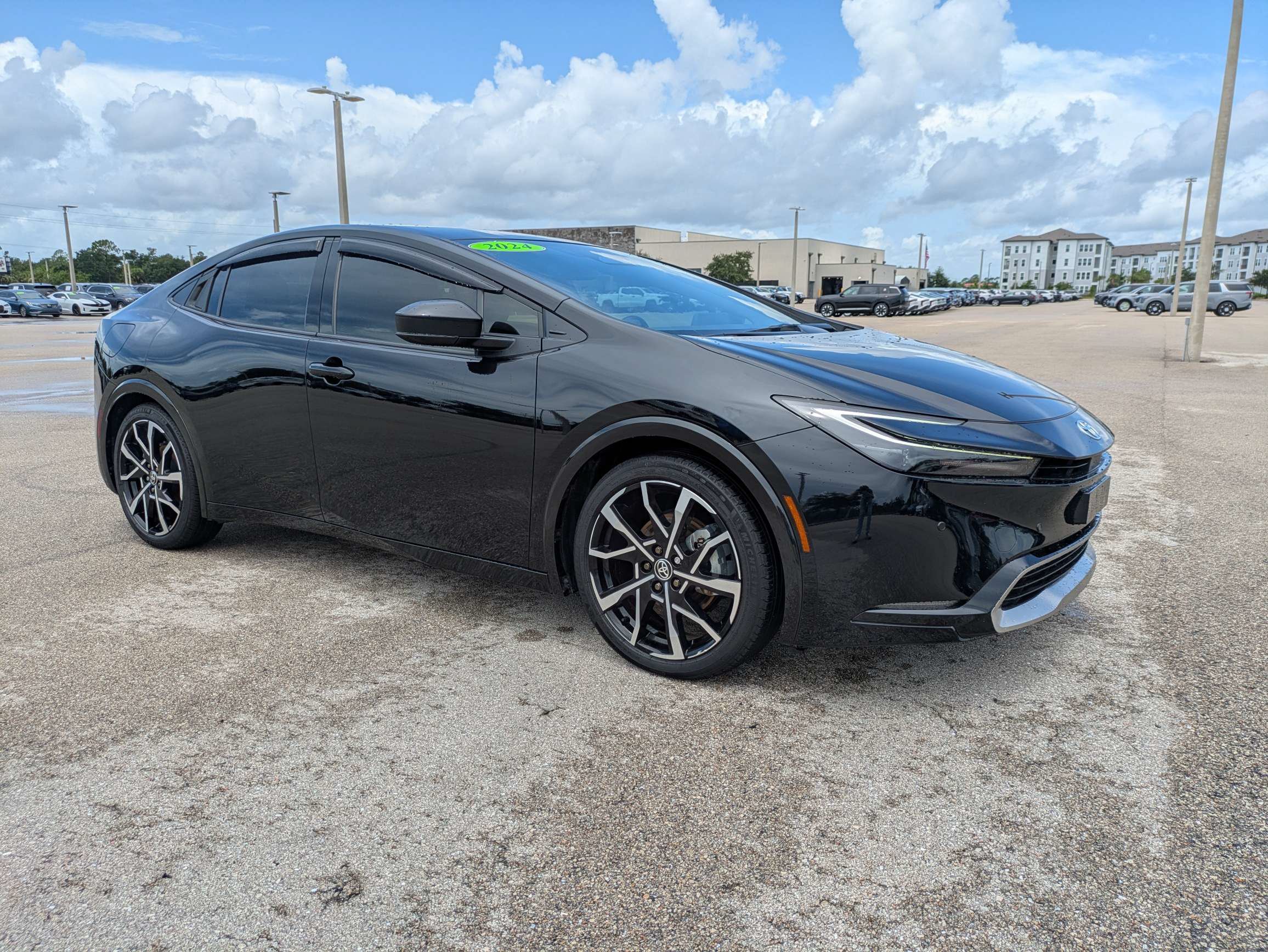 Used 2024 Toyota Prius Prime FWD image 2