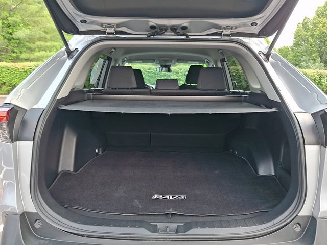 Used 2019 Toyota RAV4 LE w/ Carpet Mat Package AWD/4WD image 26