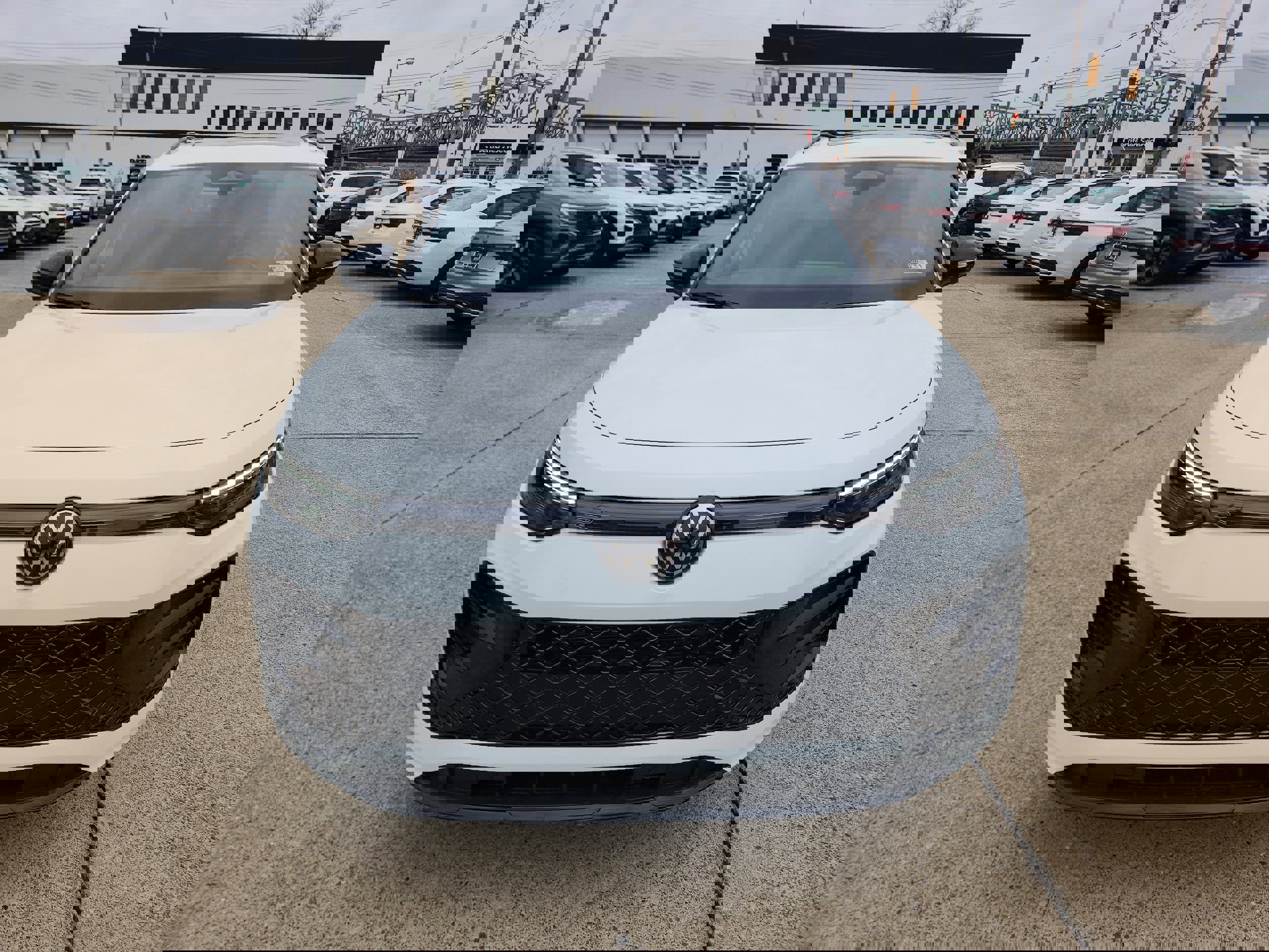 New 2026 Volkswagen Tiguan SE R-Line image 8