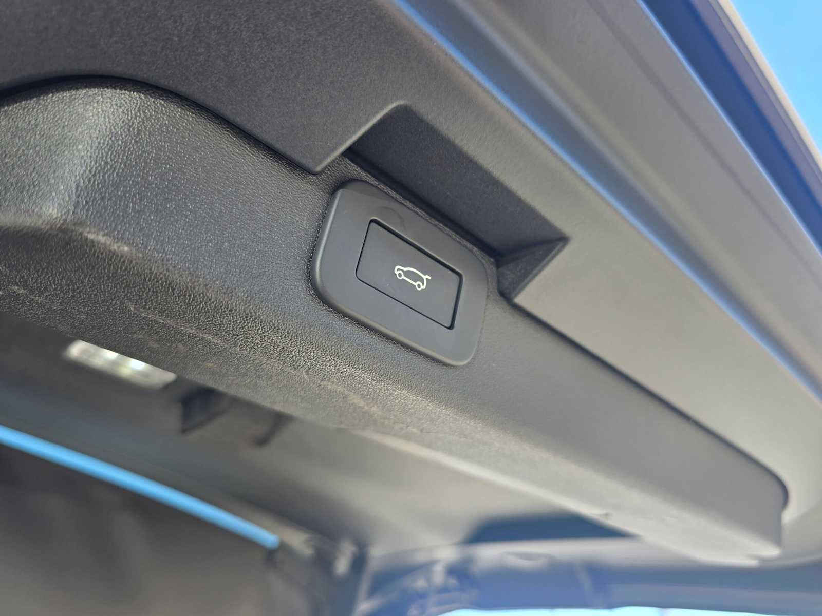 Used 2025 Land Rover Discovery S AWD/4WD image 15