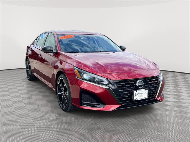 Used 2023 Nissan Altima 2.5 SR w/ SR Premium Package FWD image 1