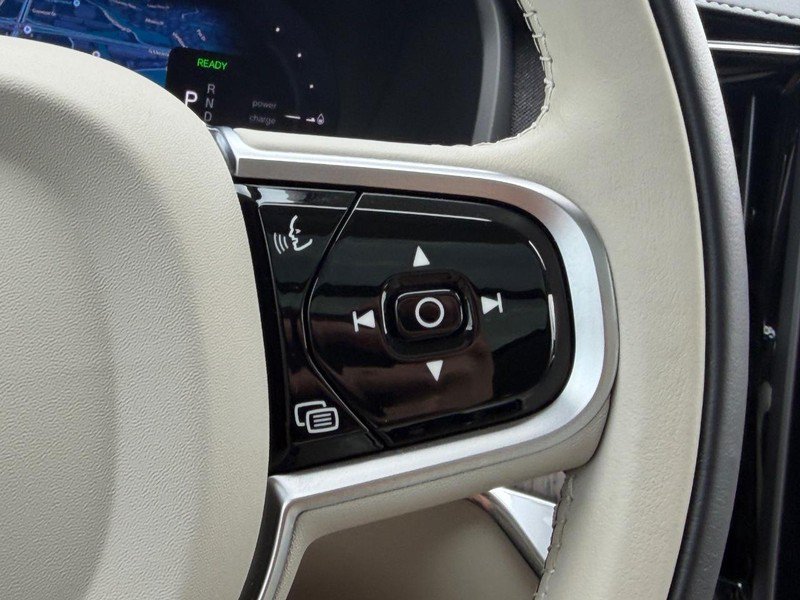 Certified 2025 Volvo XC90 T8 Ultra AWD/4WD image 18