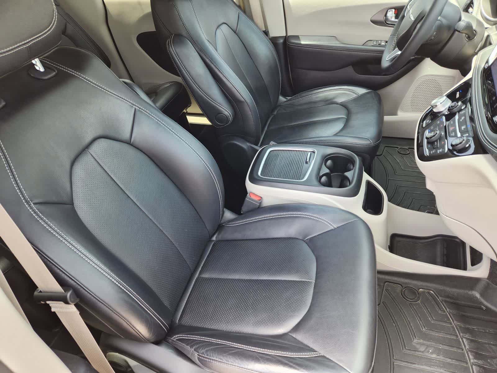 Used 2022 Chrysler Pacifica Touring-L FWD image 12