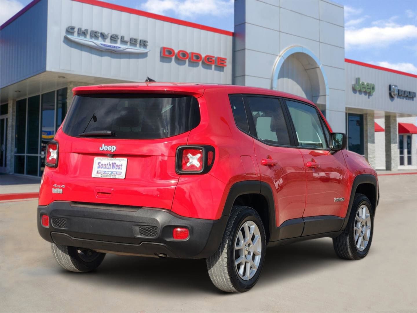 Used 2023 Jeep Renegade Latitude AWD/4WD image 5